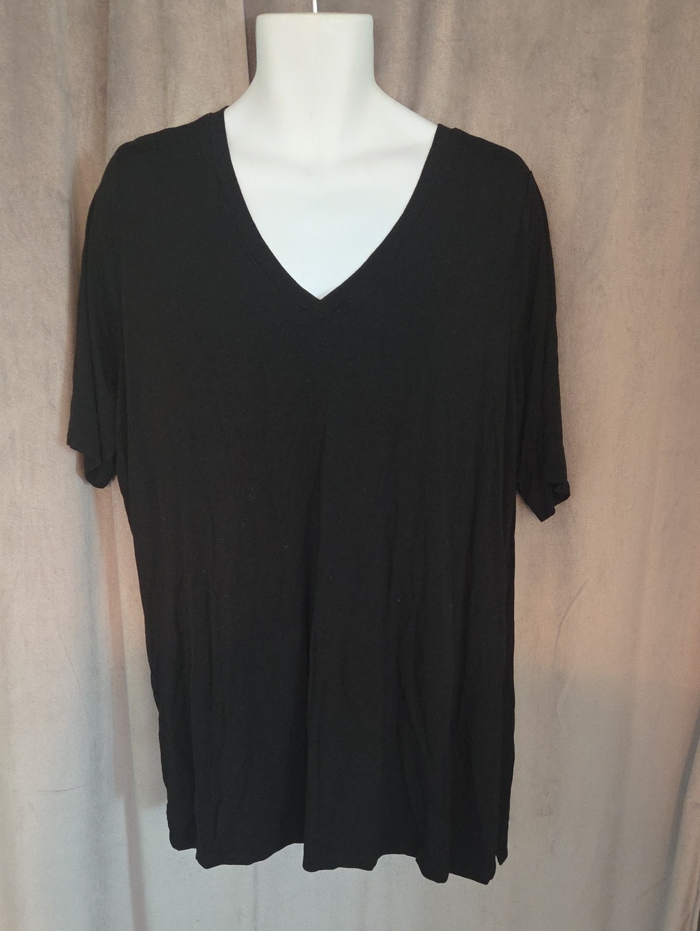 torrid 3 Black V-Neck Short Sleeve Tee
